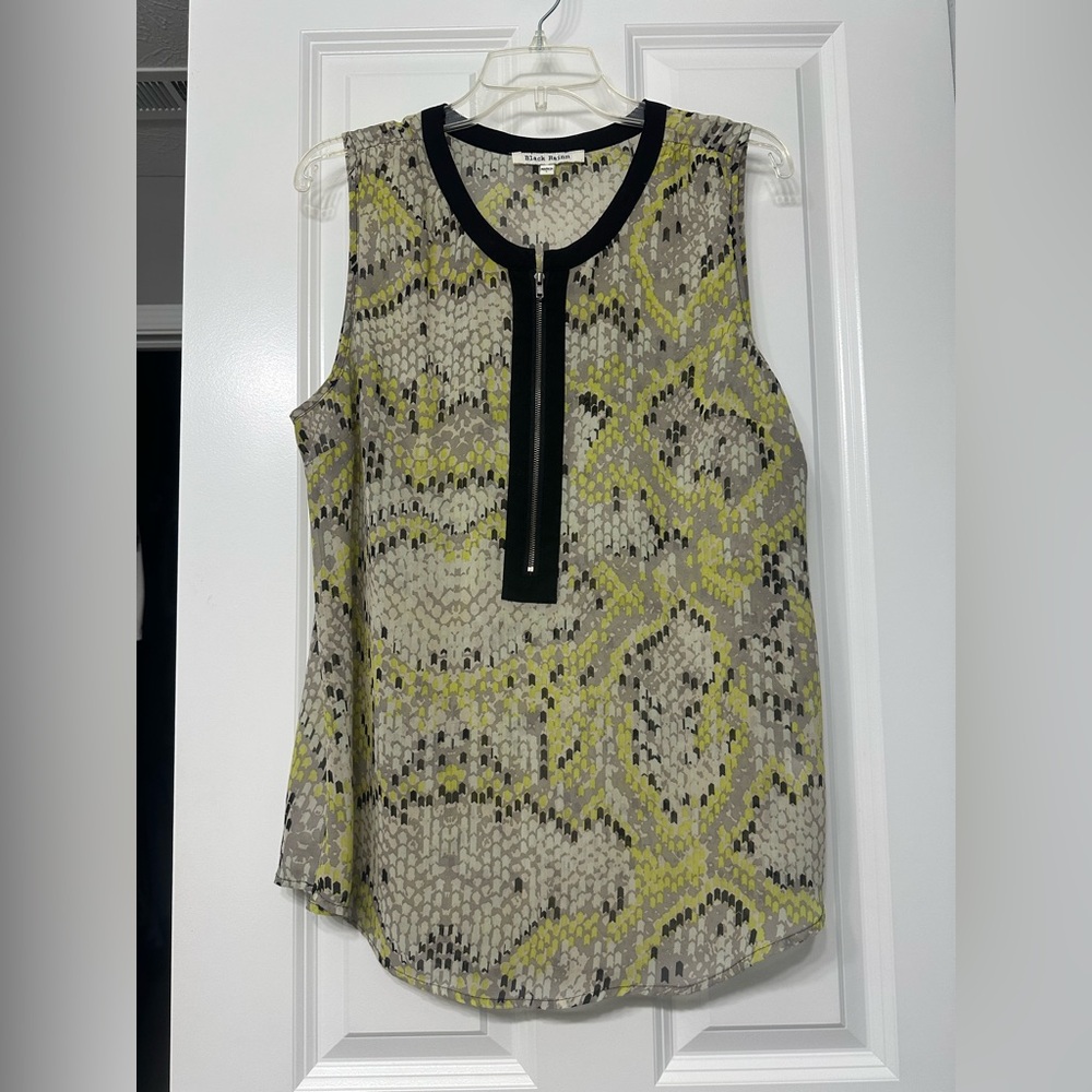 Black Rainn Yellow and Black Sleeveless Blouse
